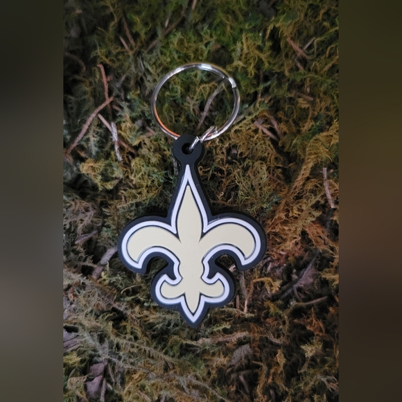 New Orleans Saints 3" Keychain, NFL Rubber Saints Logo - Picture 2 of 5